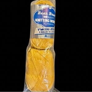 Twin-Pak 2 Balls 2 oz Each Bear Brand De Luxe Knitting Worsted 100% Virgin Wool